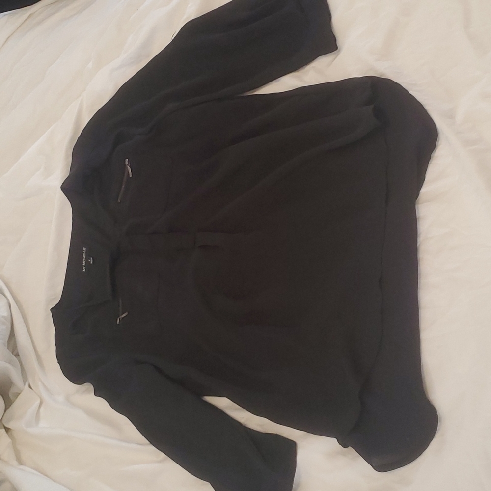 Black top size large.